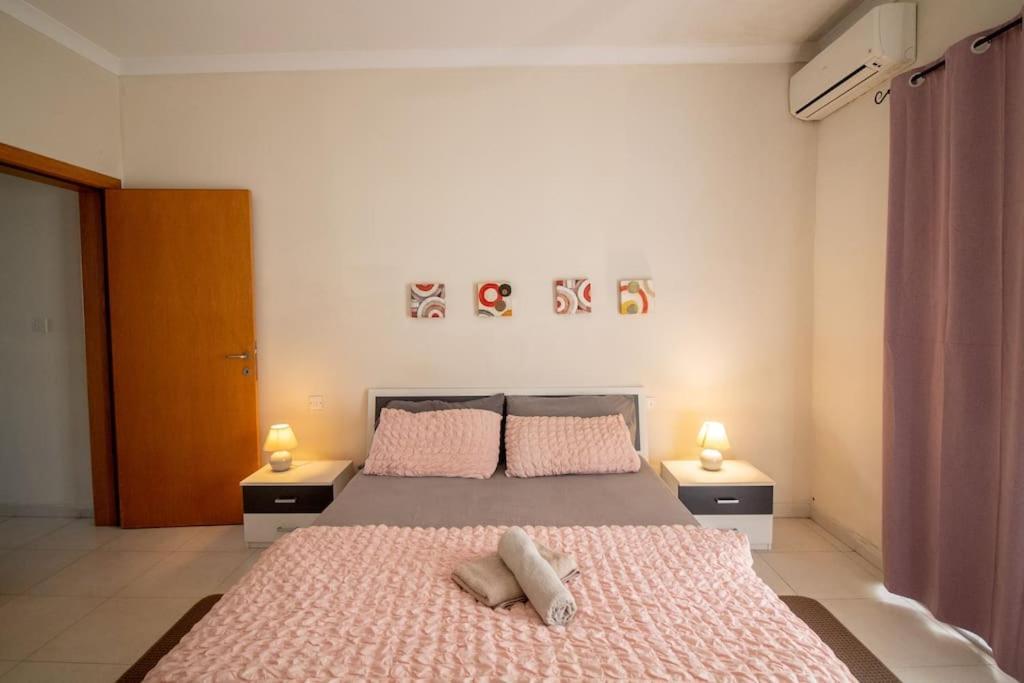 Modern Apt In The Heart Of Maltese Nightlife Saint Julian's Bagian luar foto