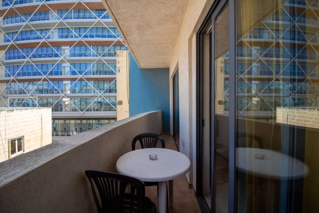 Modern Apt In The Heart Of Maltese Nightlife Saint Julian's Bagian luar foto