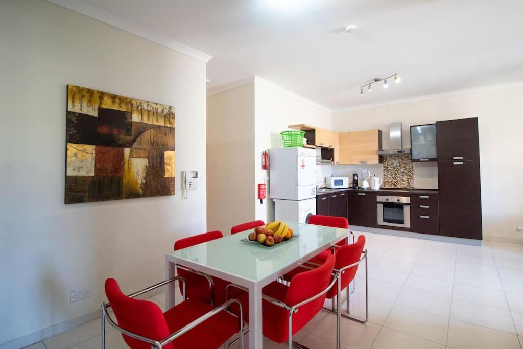 Modern Apt In The Heart Of Maltese Nightlife Saint Julian's Bagian luar foto
